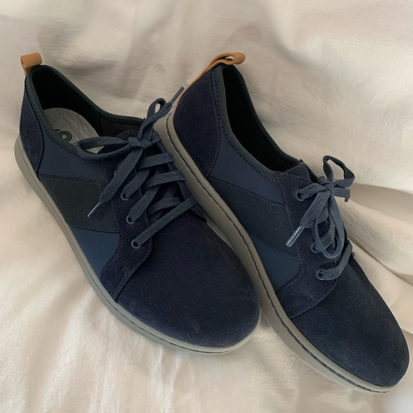 Clarks Cloudsteppers blue 'Step Move Fly' sneakers - Picture 7 of 10